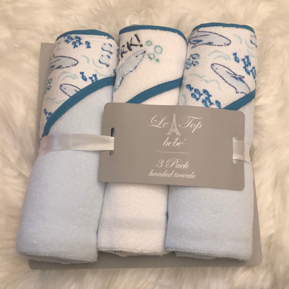 NWT Le Top Bebe Baby 3 Pack Sharks Hooded Towels - 28" x 28" - 100% Polyester